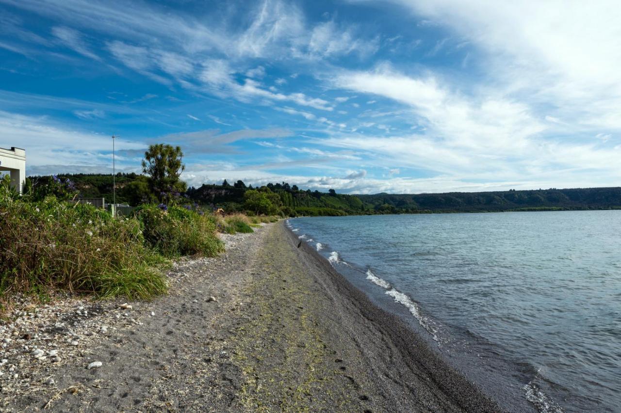 Waitahanui Lake House - Lake Taupo Holiday Home 外观 照片